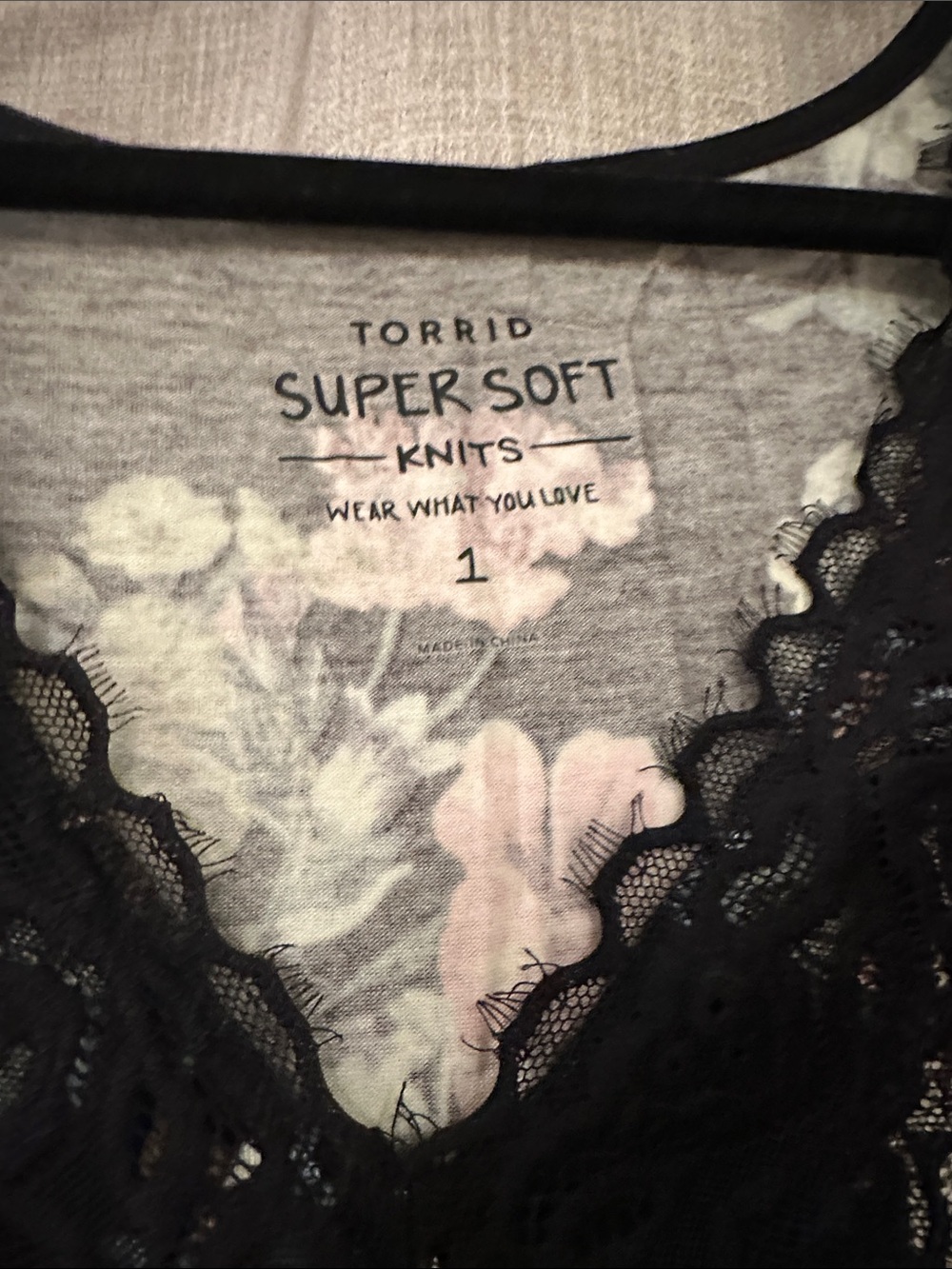 Torrid Black Floral Lace-Trim V-Neck Top - Picture 3 of 4